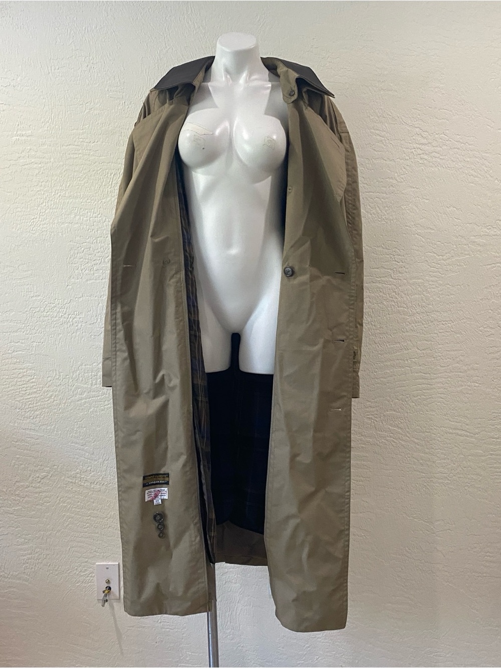Vintage London Fog, Tempo Europa, zippered Lining button up Trench Coat Size 44L - Picture 6 of 11